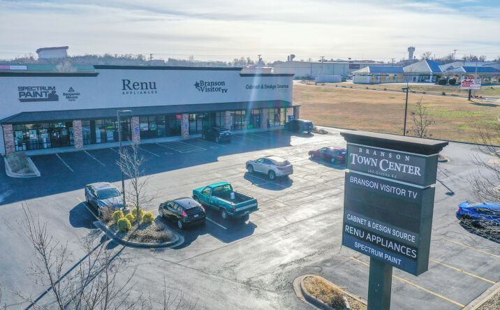 Pictures of Retail property located at 566 Gretna Rd, Branson, MO 65616 for sales - image #1