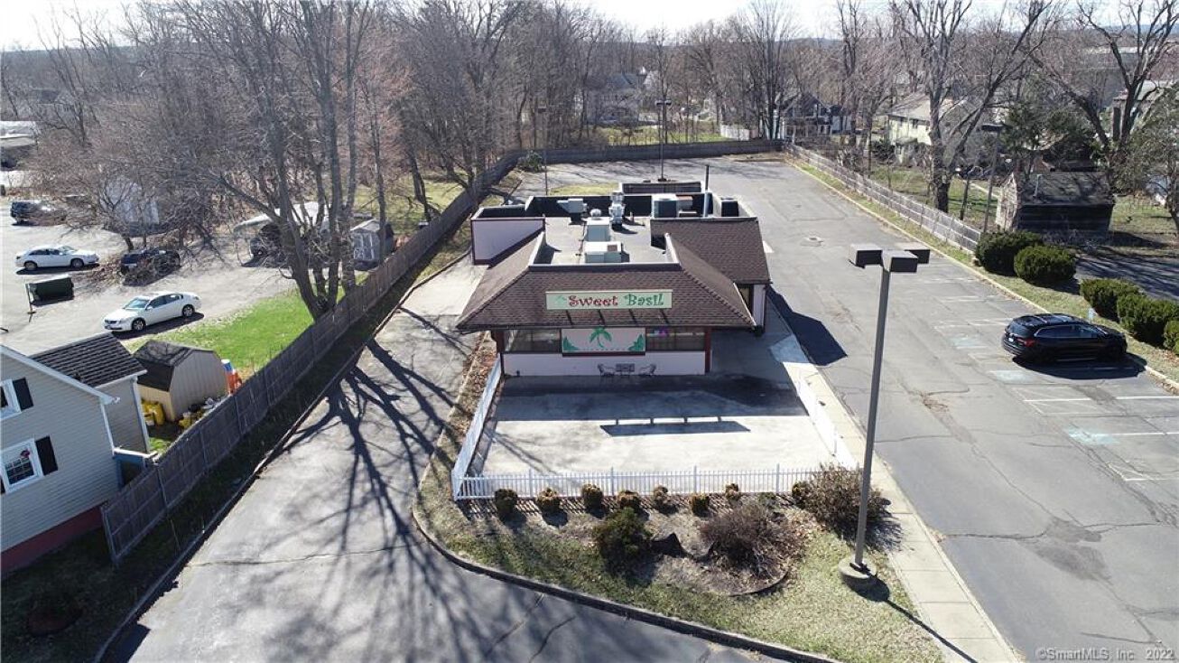 33 East St, Plainville, CT 06062