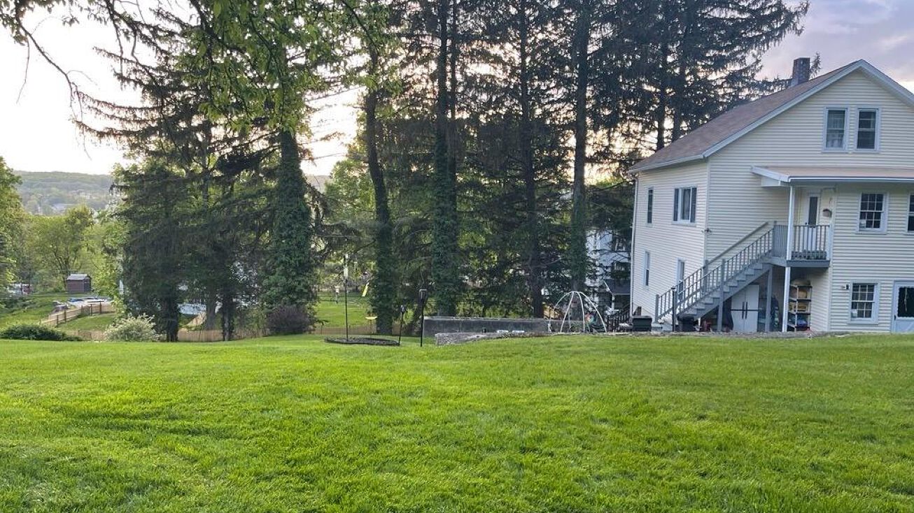 75 Jewett St, Ansonia, CT 06401