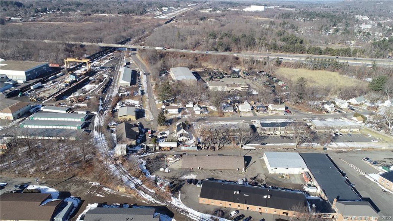 80 E Main St, Plainville, CT 06062