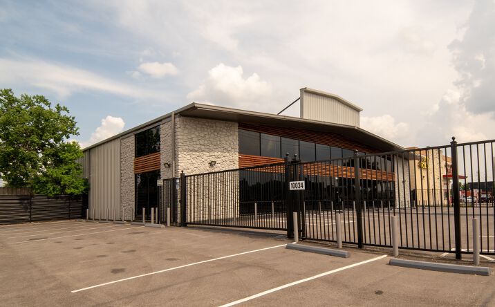 Pictures of Industrial, Office property located at 10034 North Fwy, Houston, TX 77037 for comps - image #1