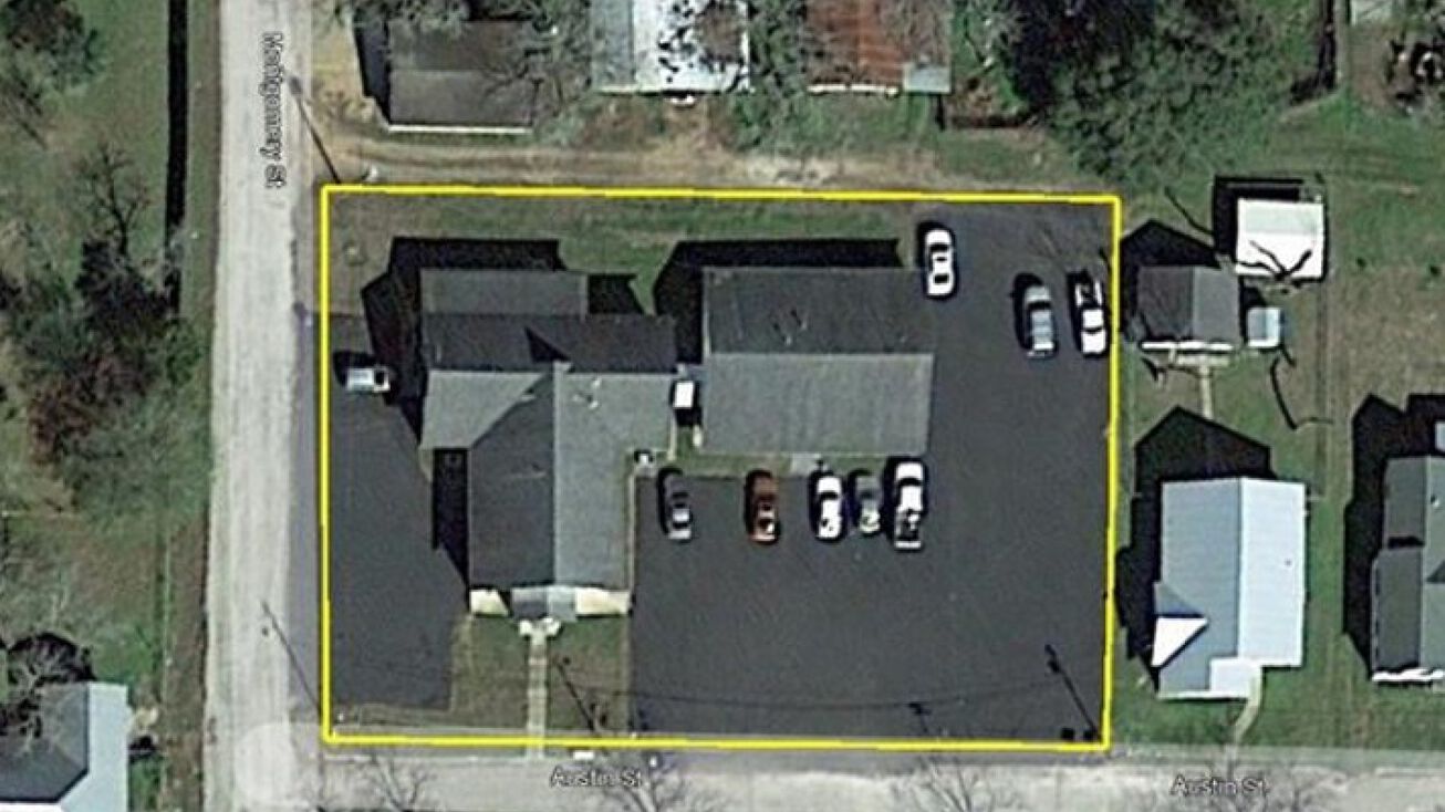 103 Austin St, Yoakum, TX 77995