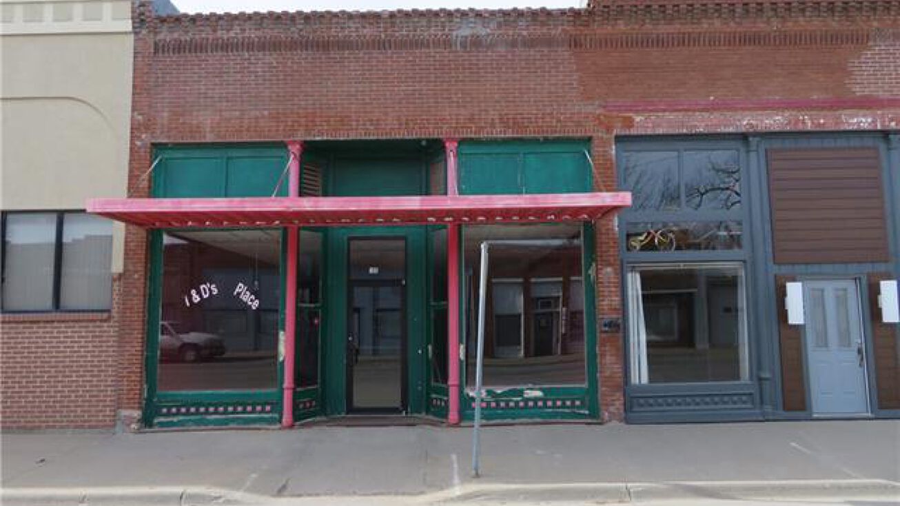 105 S Union Street, McLouth, KS 66054