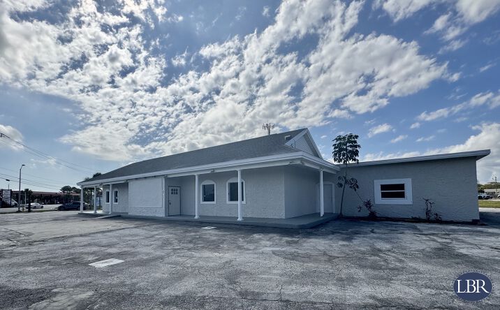 Pictures of Retail property located at 2625 N Courtenay Pkwy, Merritt Island, FL 32953 for sales - image #1