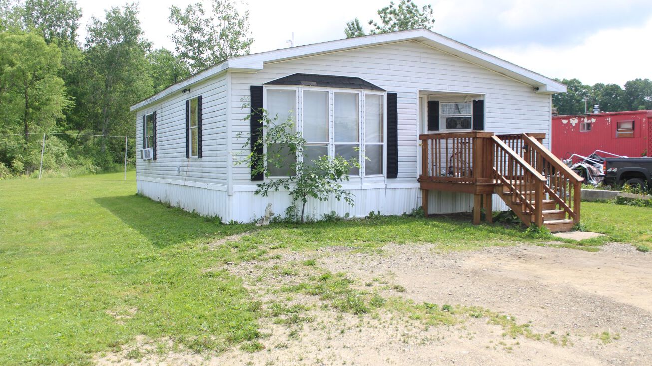 584 Warren Rd, Frewsburg, NY 14738