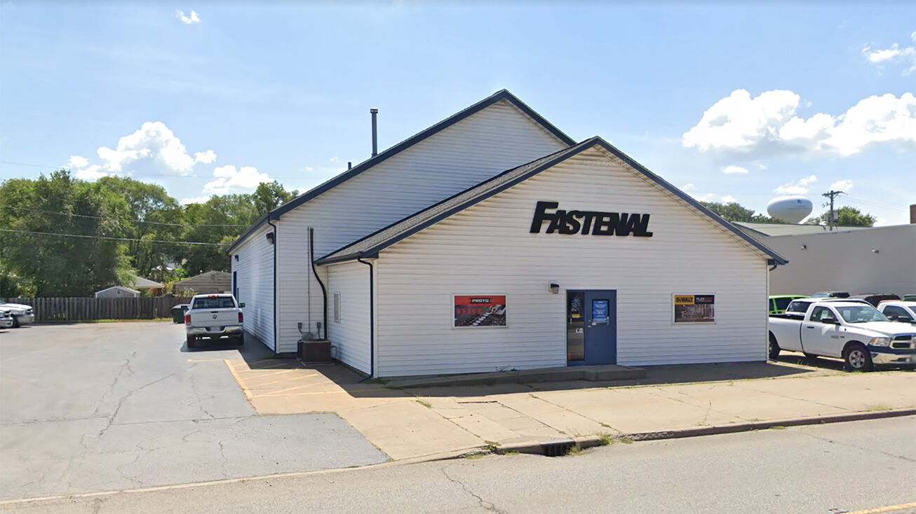 1406 S 2nd St, Pekin, IL 61554