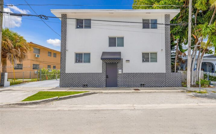 Pictures of Hospitality property located at 1028 SW 9th Ave, Miami, FL 33130 for sales - image #1