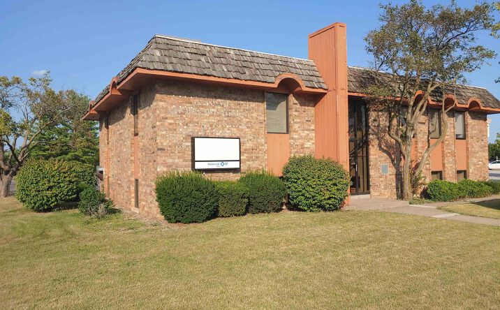 Pictures of Office property located at 1970 SPRUCE HILLS Drive, Bettendorf, IA 52722 for sales - image #1