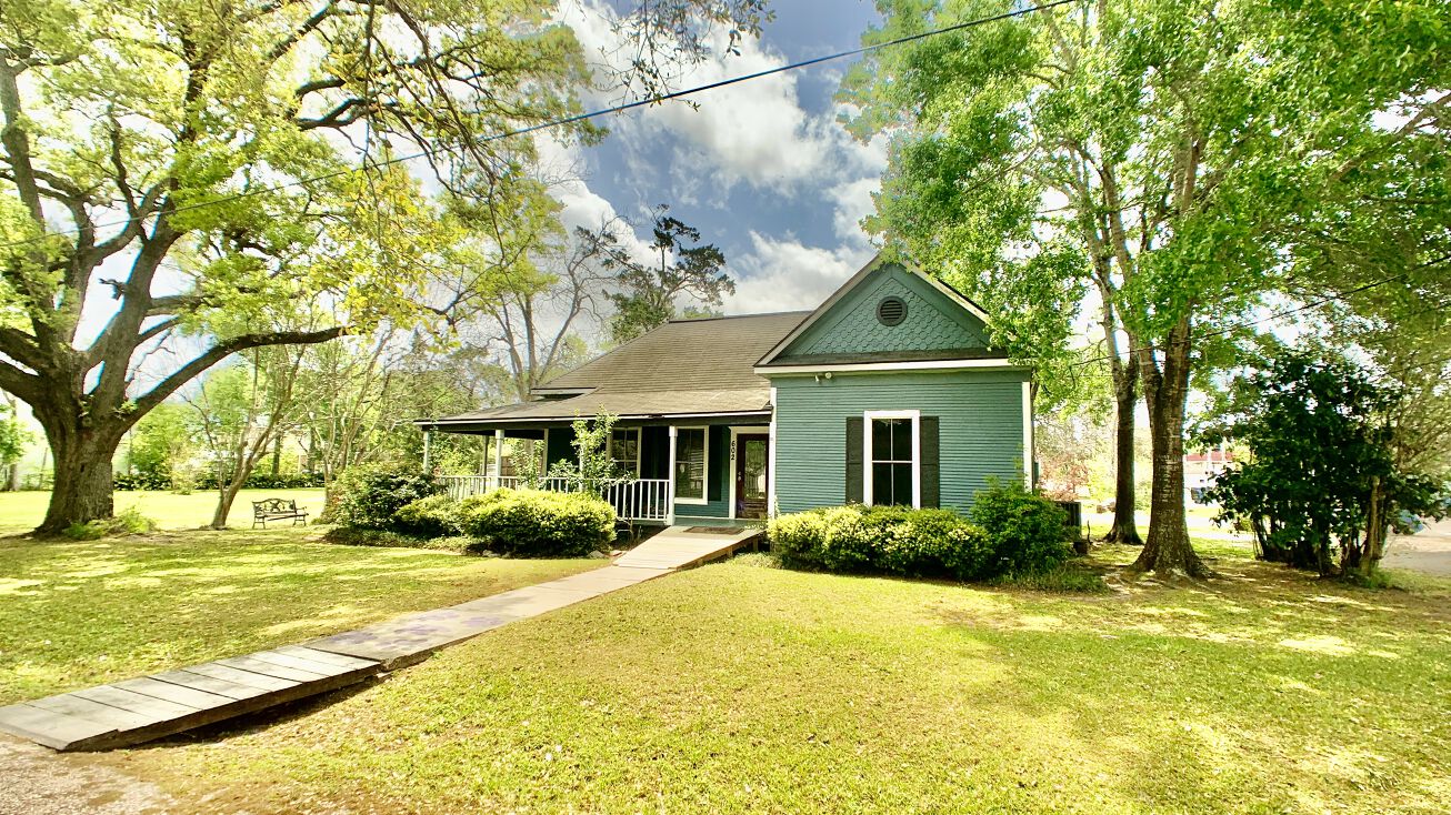 602 E Myrtle St, Angleton, TX 77515