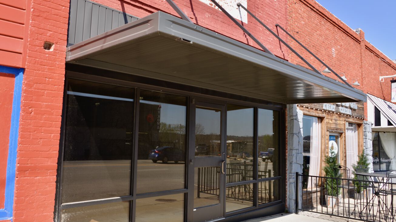 312 W Main St, Henryetta, OK 74437