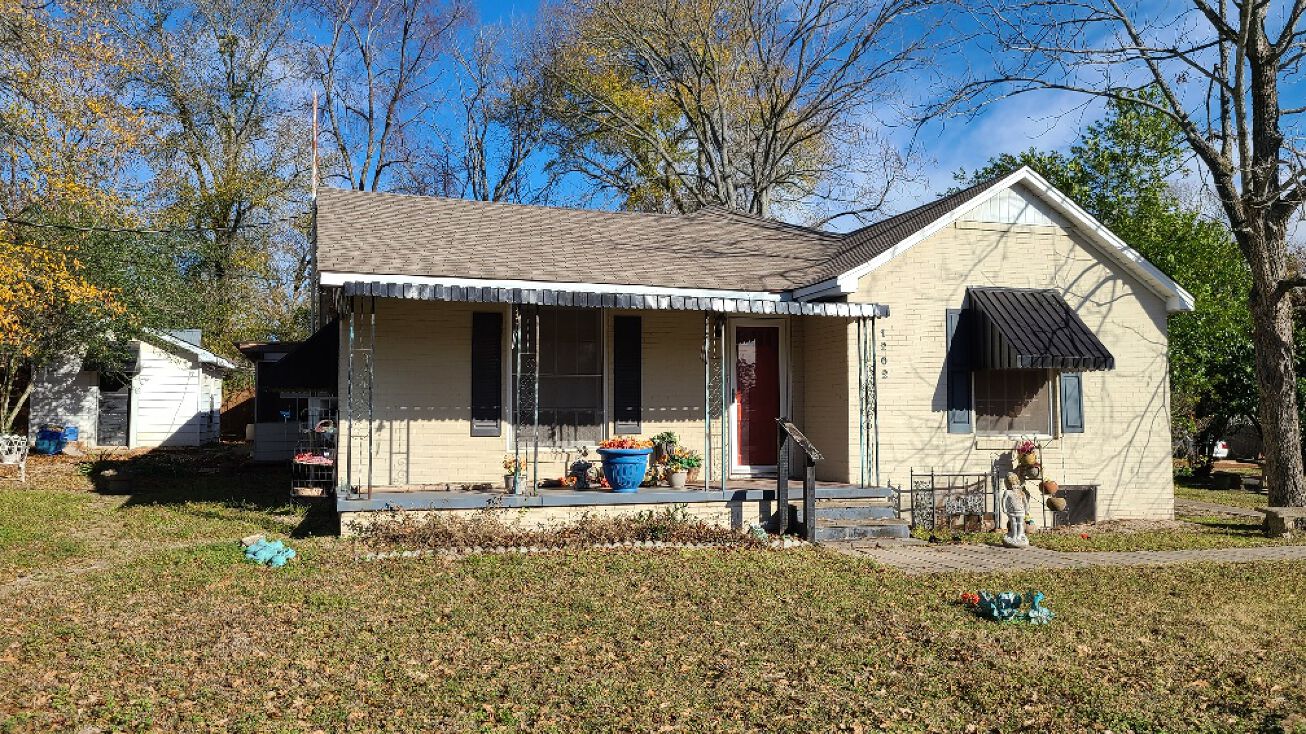 1202 W. Main St., Henderson, TX 75654