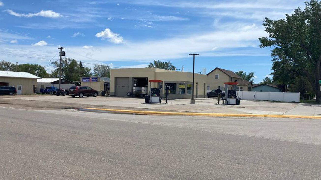 4 6th St E, Culbertson, MT 59218