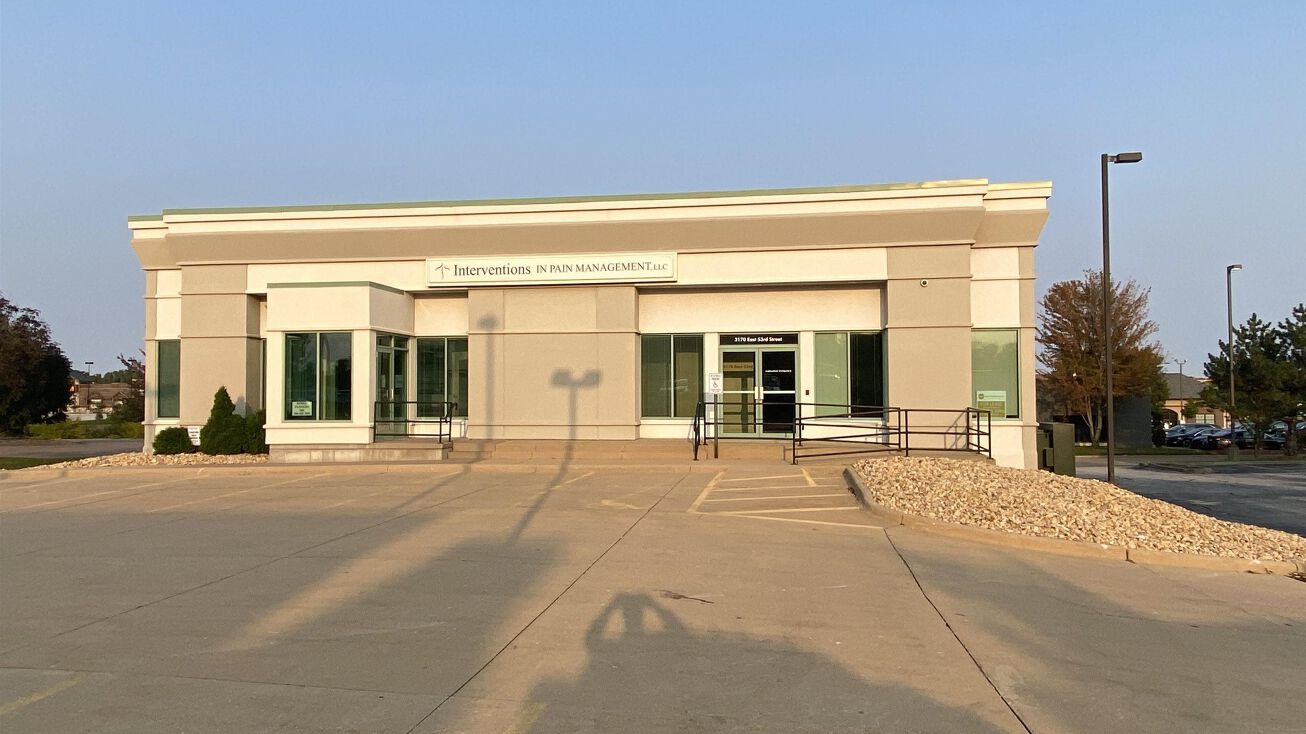 3170 E 53rd St, Davenport, IA 52807