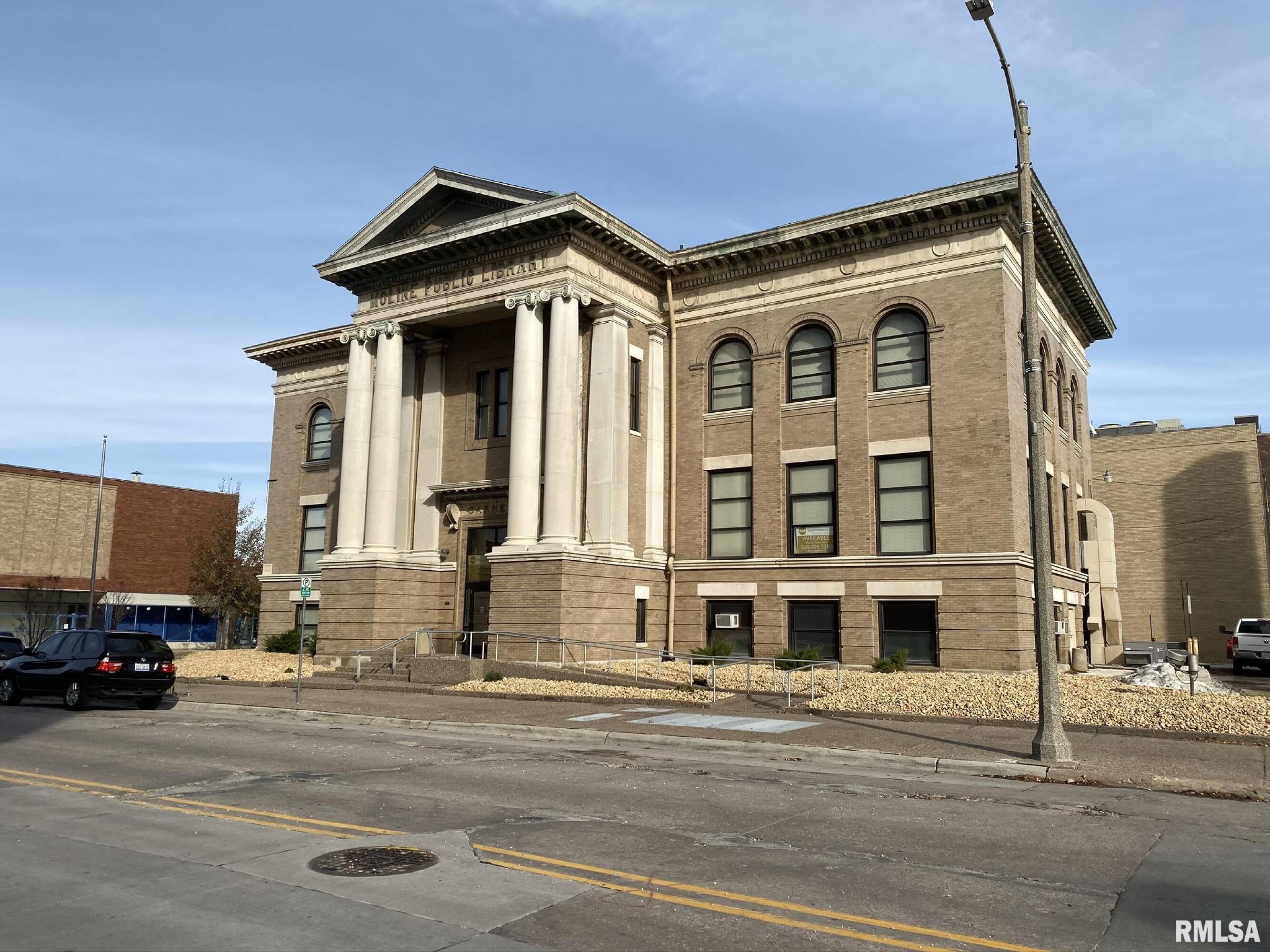 504 17Th St, Moline, IL 61265