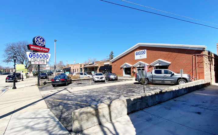 Pictures of Retail property located at 500 Crescent Blvd, Glen Ellyn, IL 60137 for sales - image #1