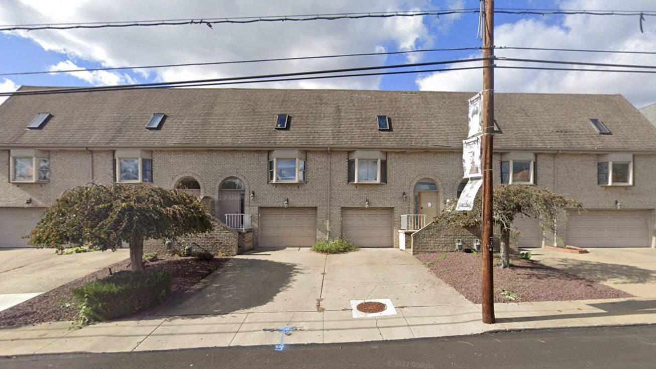 950 Thompson Ave, Donora, PA 15033