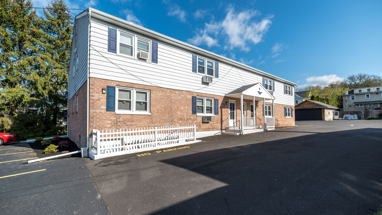 205 Walnut St, Green Lane, PA 18054