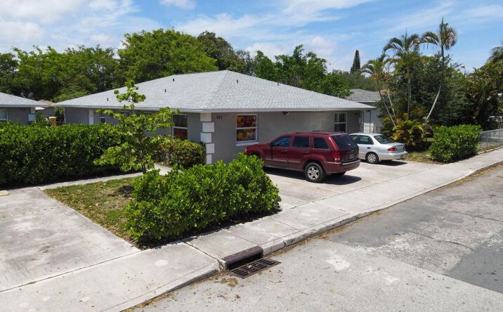 Pictures of Multifamily property located at 909 S N St, Lake Worth, FL 33460 for sales - image #1