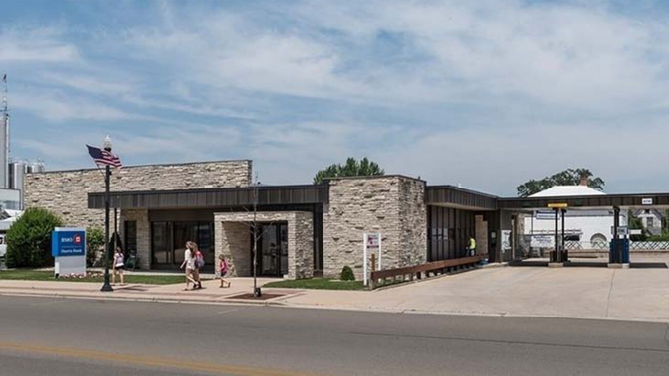 110 W Main St, Weyauwega, WI 54983