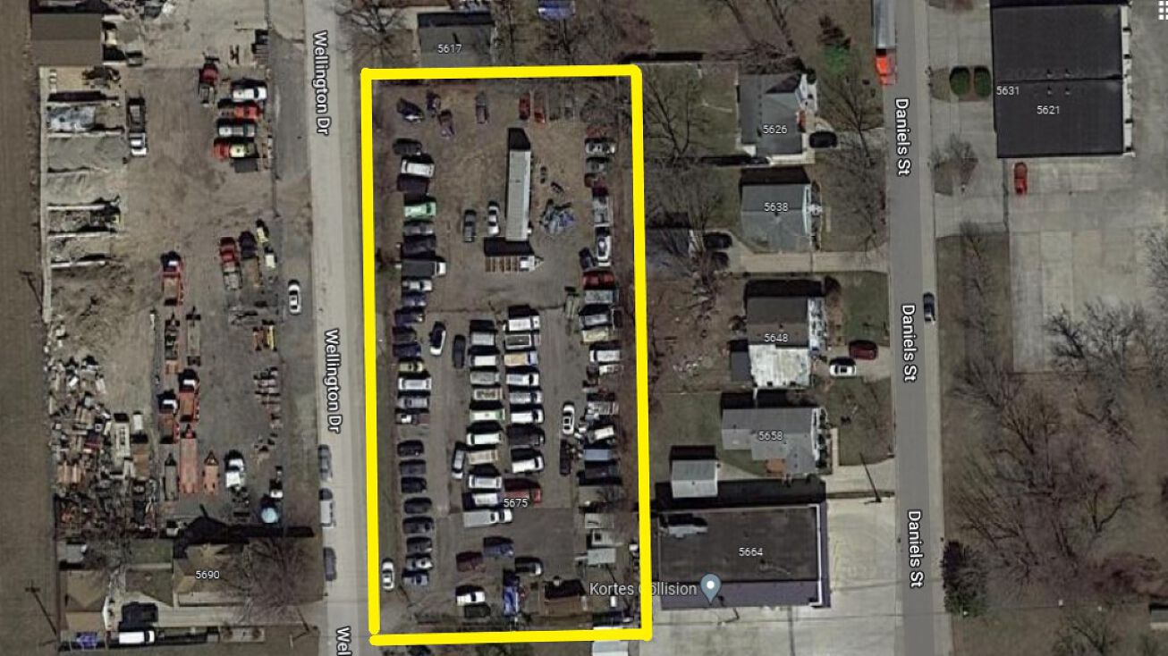 5675 Wellington Dr, Dearborn Heights, MI 48125