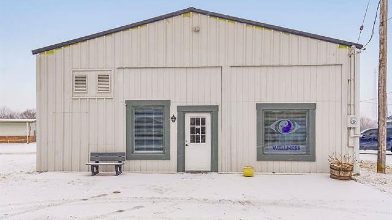 110 S 4th St, LaCygne, KS 66040