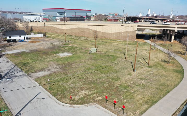Pictures of Land property located at 1412 N 15th St, Lincoln, NE 68508 for comps - image #1