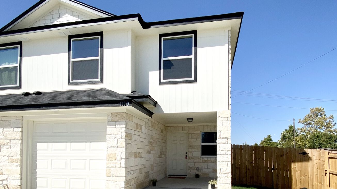 100 Sandstone Dr, Jarrell, TX 76537