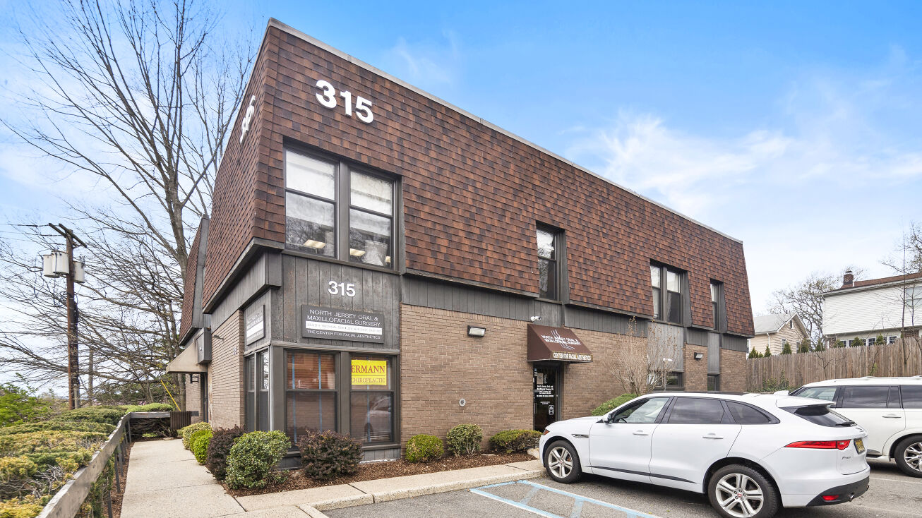 315 Cedar Ln, Teaneck, NJ 07666