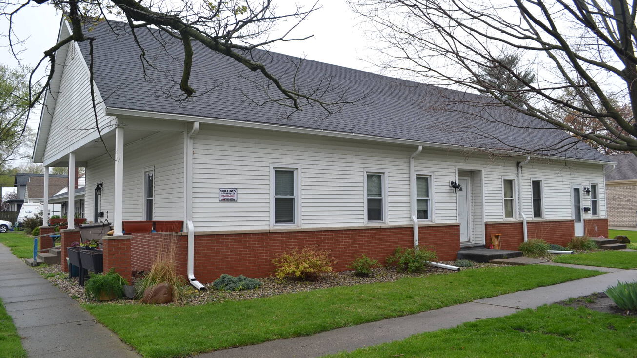 303 N Market St, Winamac, IN 46996