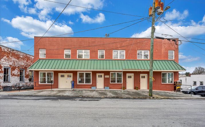Pictures of Multifamily, Office, Mixed Use property located at 20 S Roanoke St, Fincastle, VA 24090 for sales - image #1