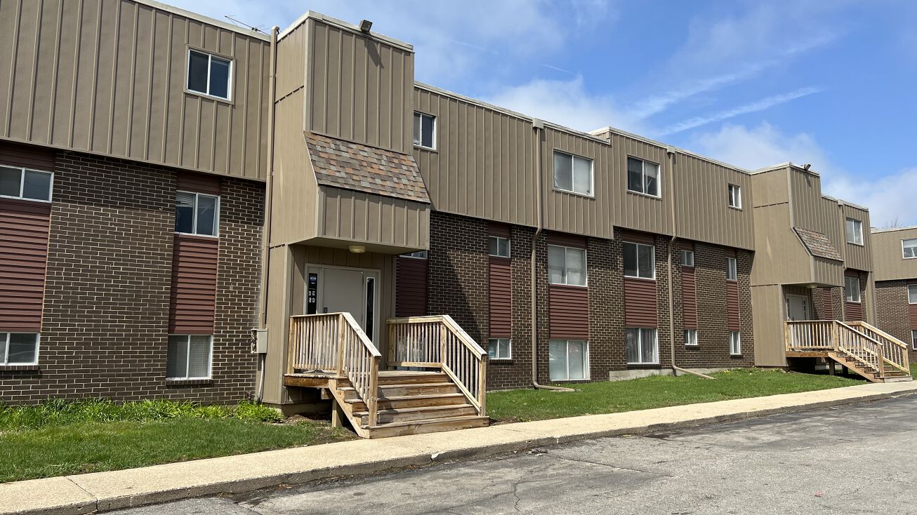 2221 Stanton Ave, Des Moines, IA 50321