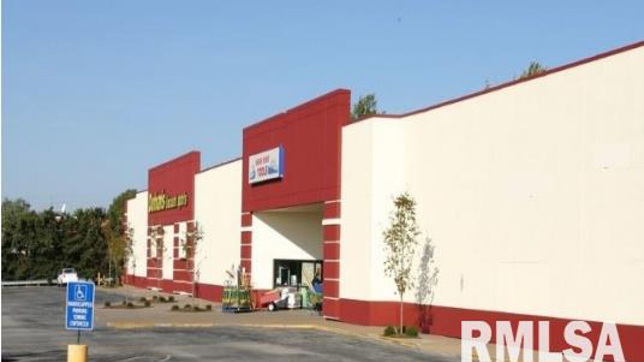 1010 E KIMBERLY Road, Davenport, IA 52806