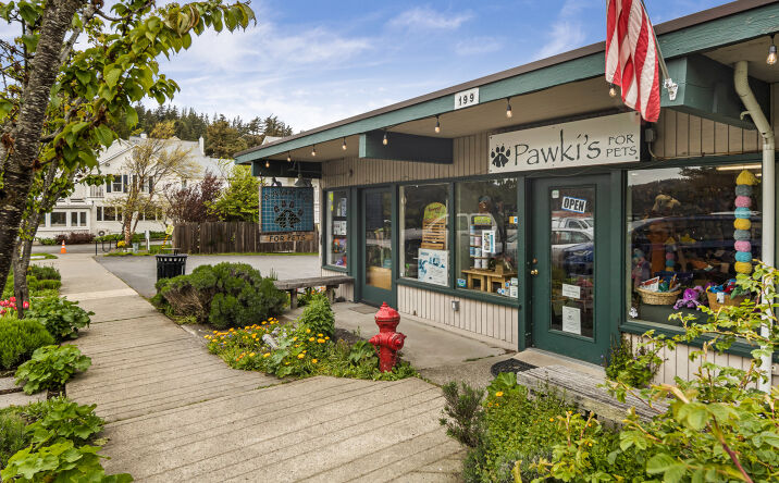Pictures of Hospitality, Land, Mixed Use, Retail property located at 199 Main Street, Eastsound, WA 98245 for sales - image #1