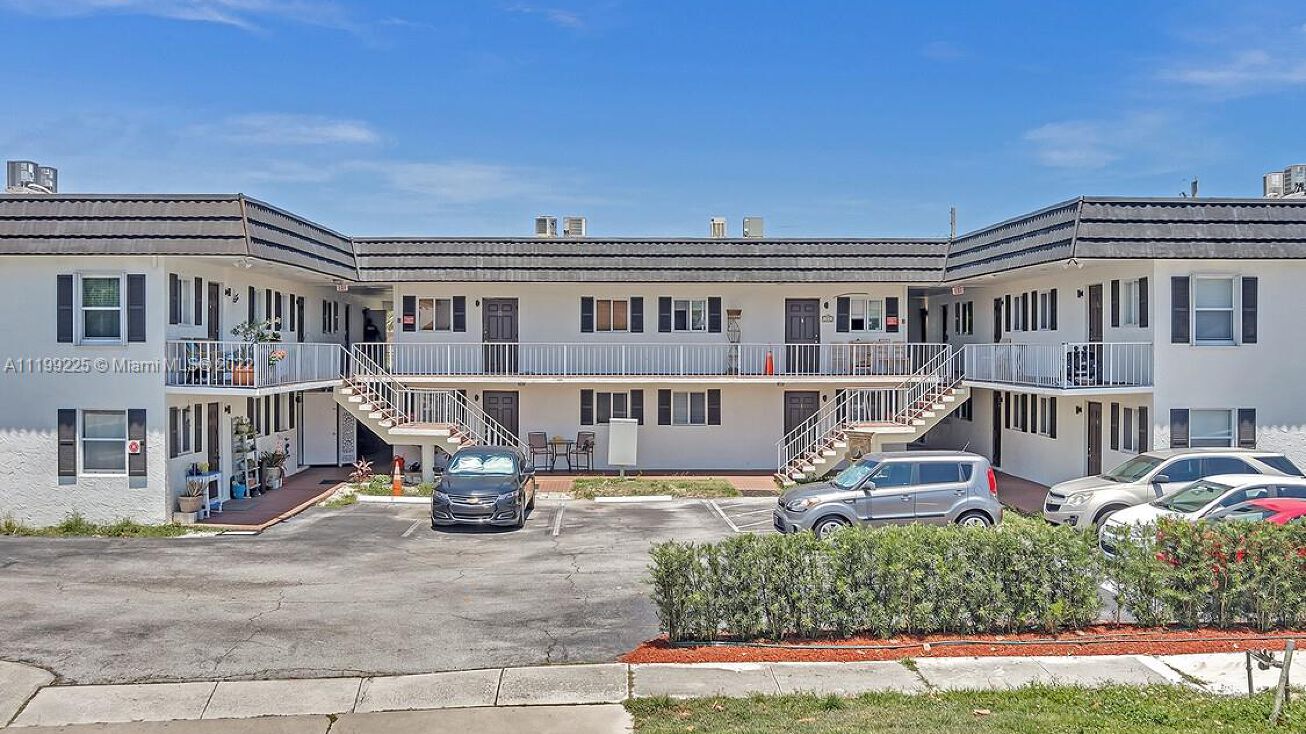 501 W Kalmia Dr, Lake Park, FL 33403