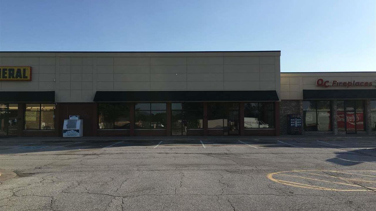 2304 SPRUCE HILLS Drive, Bettendorf, IA 52722