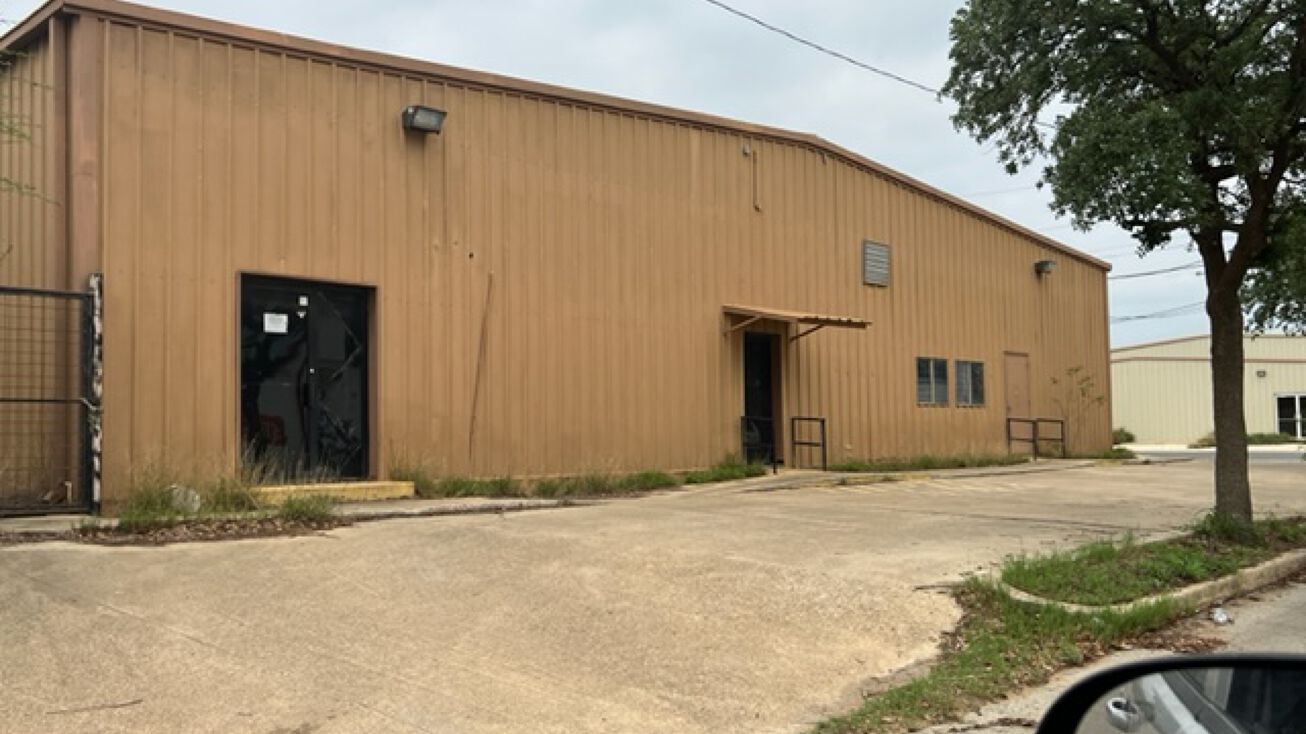 309 N Front St, Cotulla, TX 78014