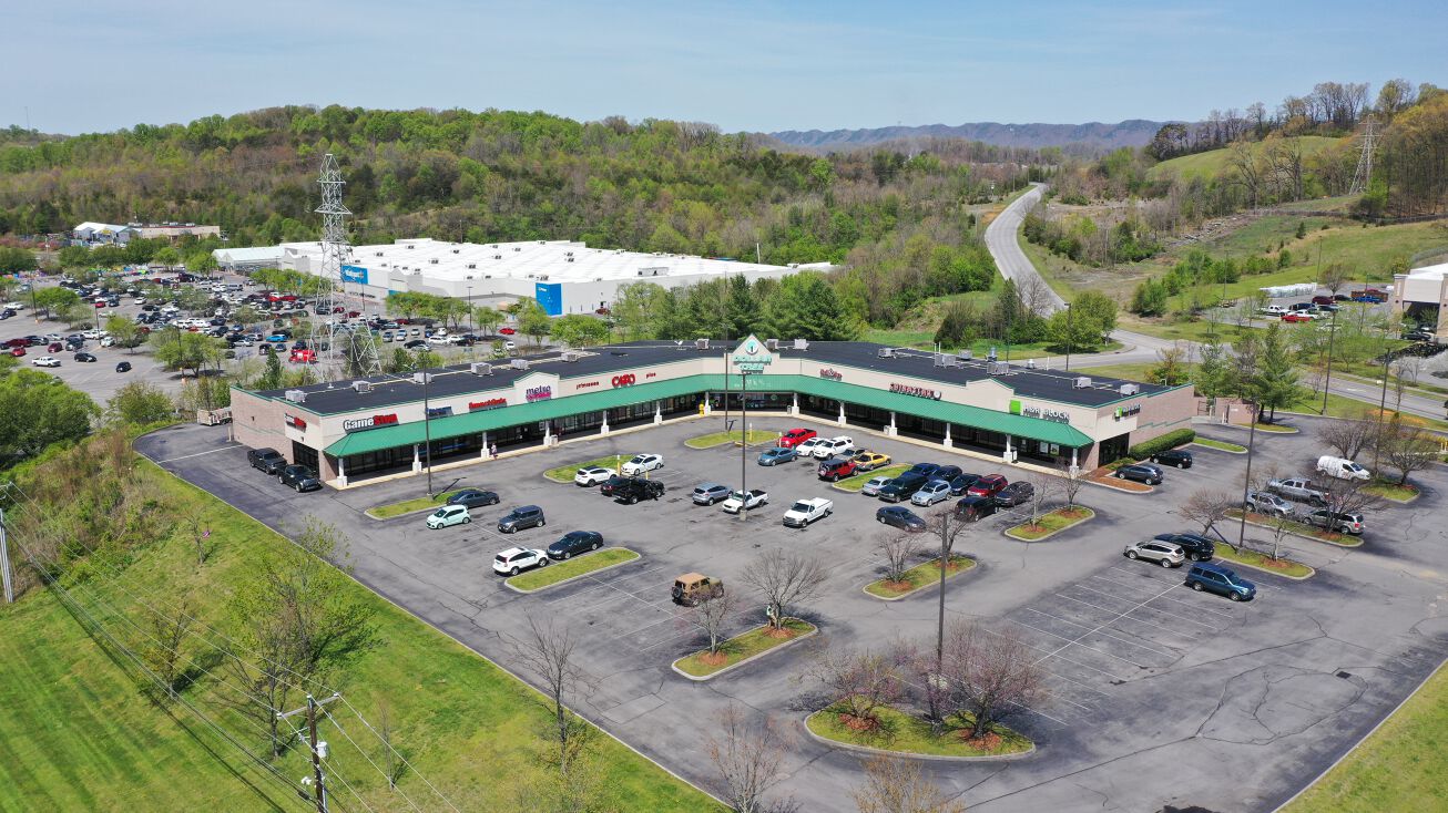 2400 W Stone Dr, Kingsport, TN 37660