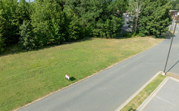 Pictures of Land property located at 413 N Cannon Blvd, Kannapolis, NC 28083 for sales - image #1