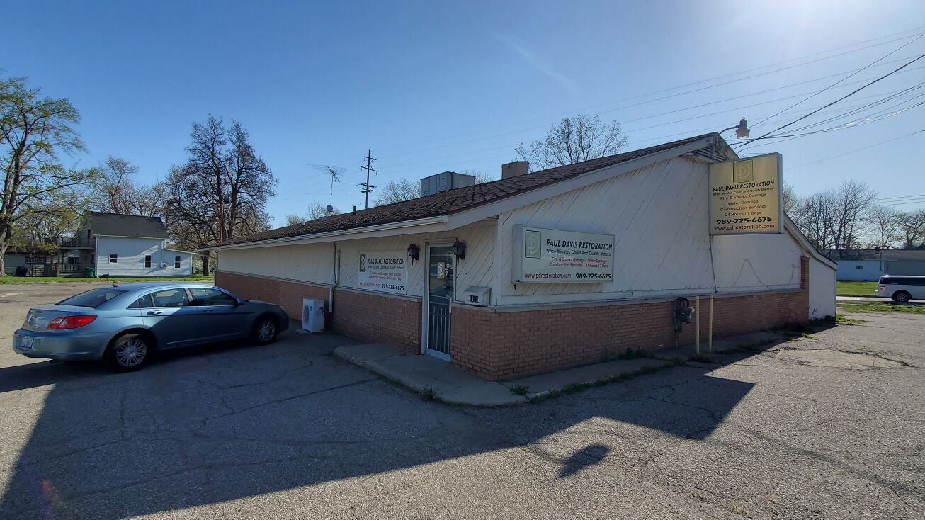 1215 Corunna Ave, Owosso, MI 48867