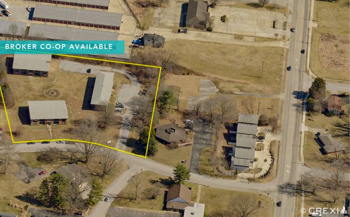 Pictures of Multifamily property located at 305 N Robinson Cir, Carbondale, IL 62901 for comps - image #1