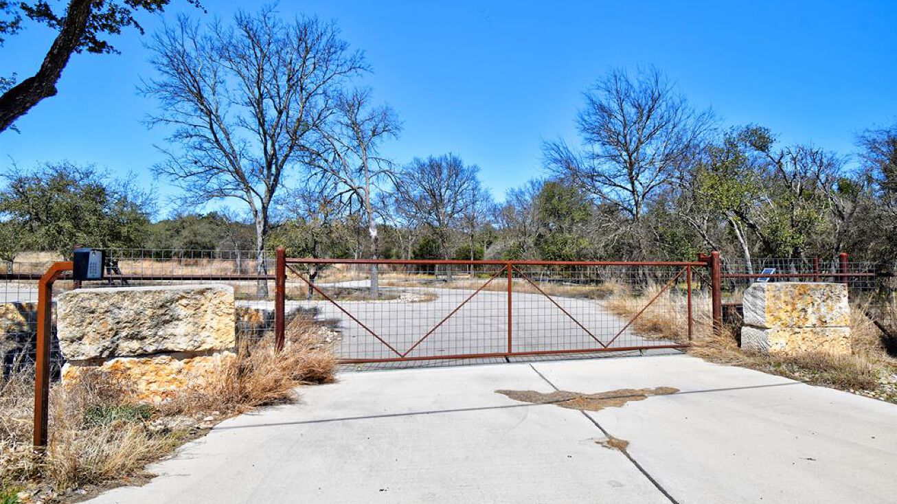 601 Spur 100, Kerrville, TX 78028