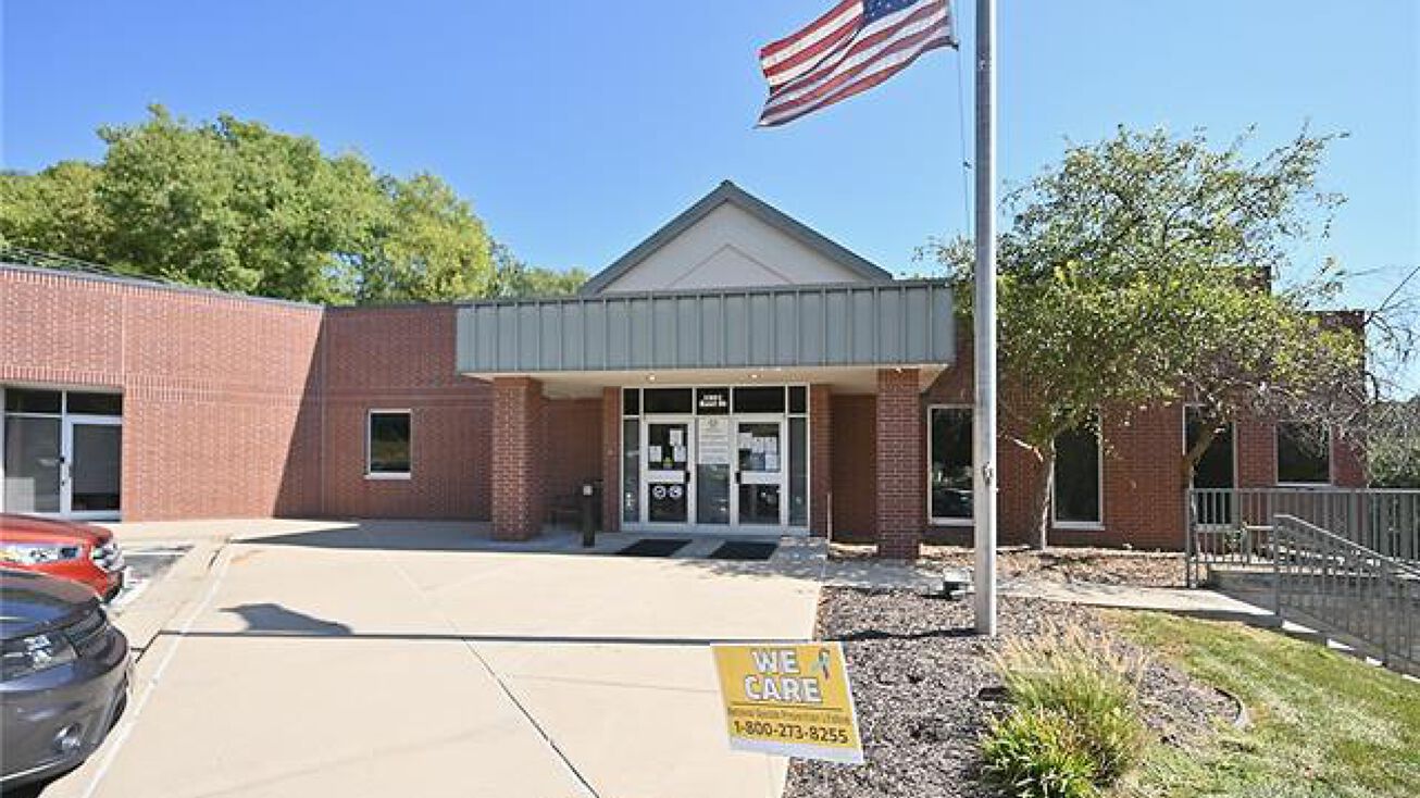 1201 East Street, Parkville, MO 64152