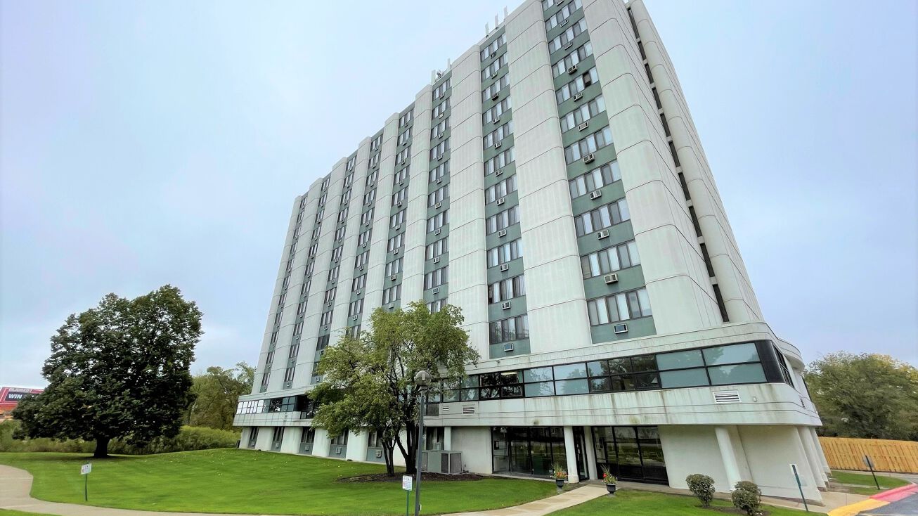 3303 E State St, Rockford, IL 61108