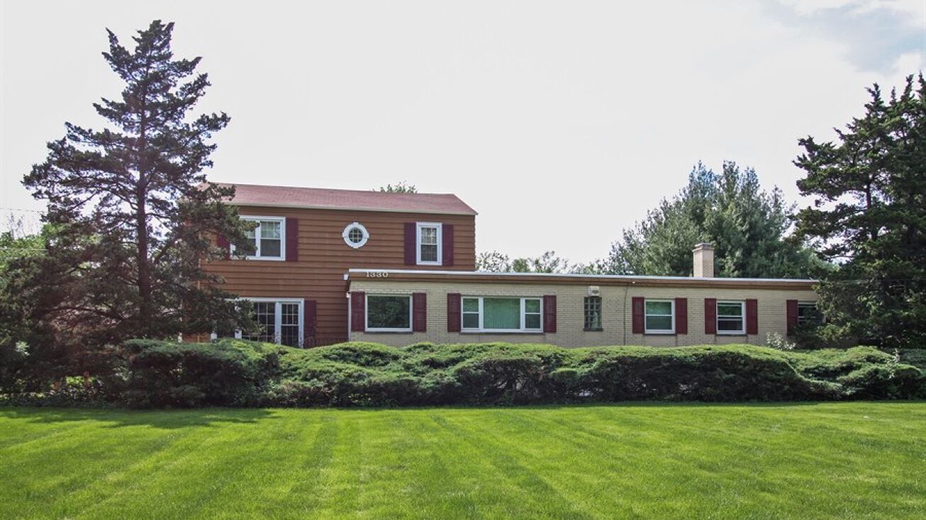 1330 S Villa Ave, Villa Park, IL 60181