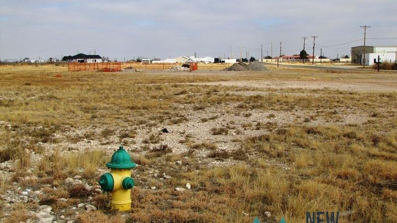 6721 N World Dr, Hobbs, NM 88240