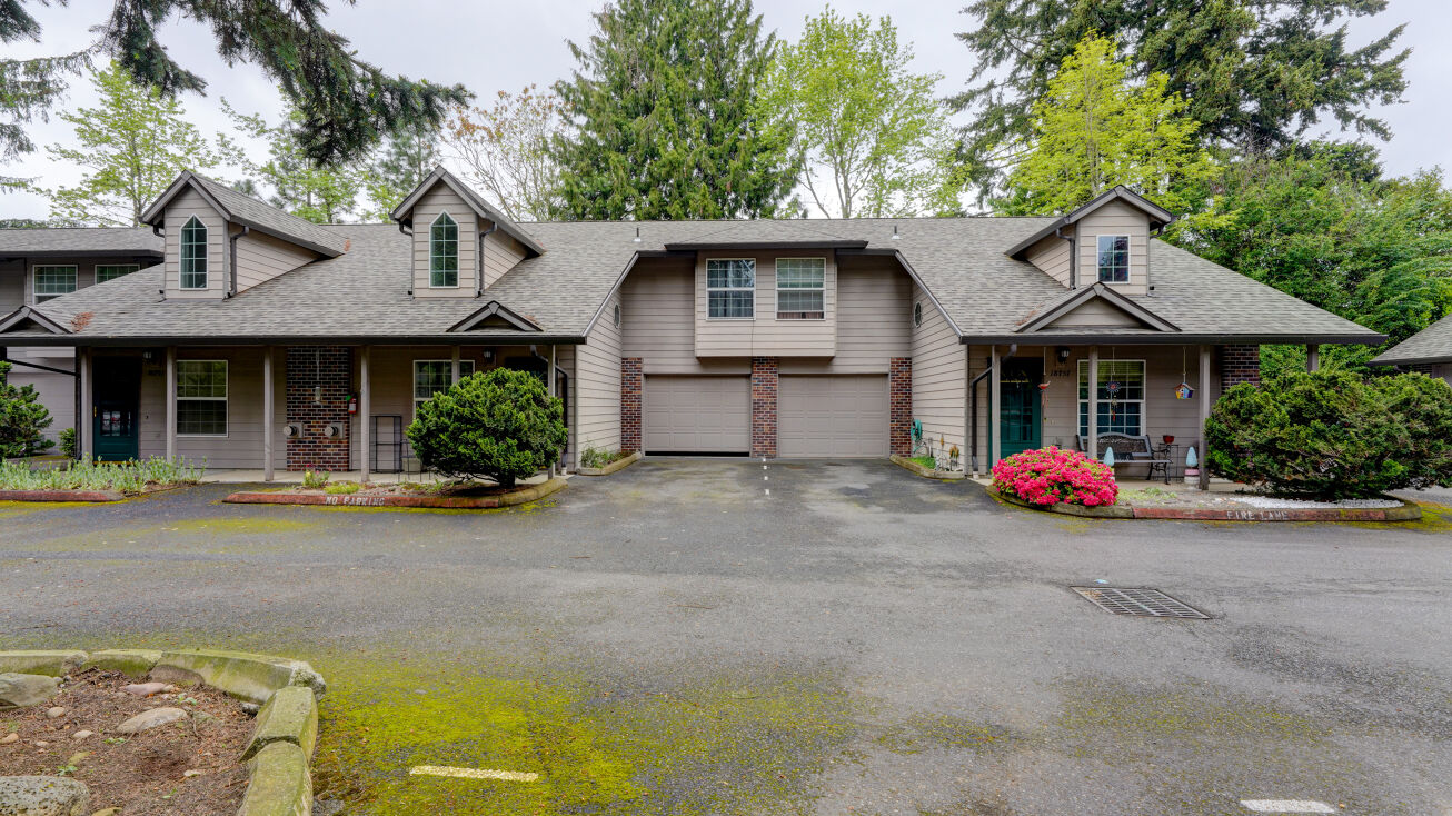18737 SE Division St, Gresham, OR 97030