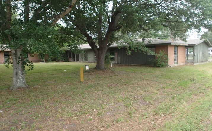 Pictures of Multifamily, Mixed Use, Senior Living property located at 1015 N Liberty St, El Campo, TX 77437 for sales - image #1
