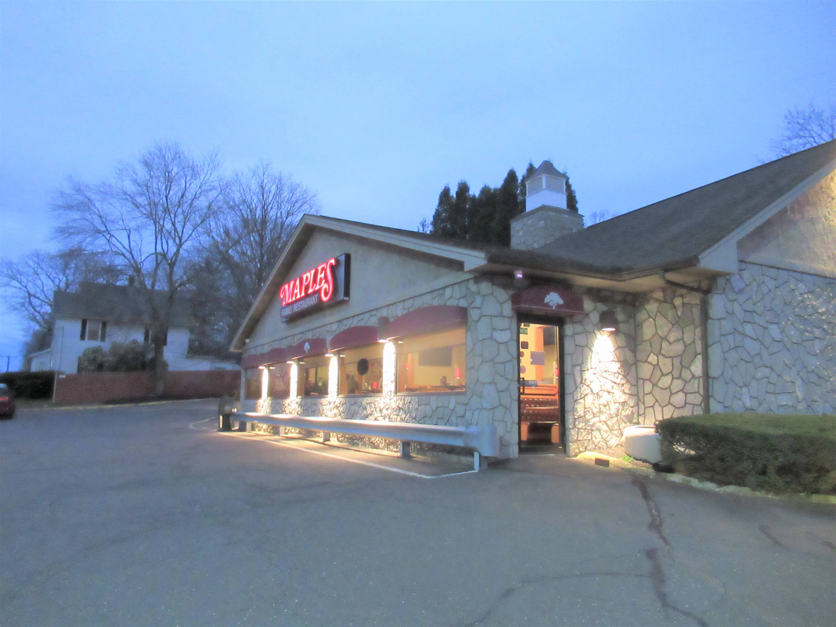 725 Straits Tpke, Middlebury, CT 06762