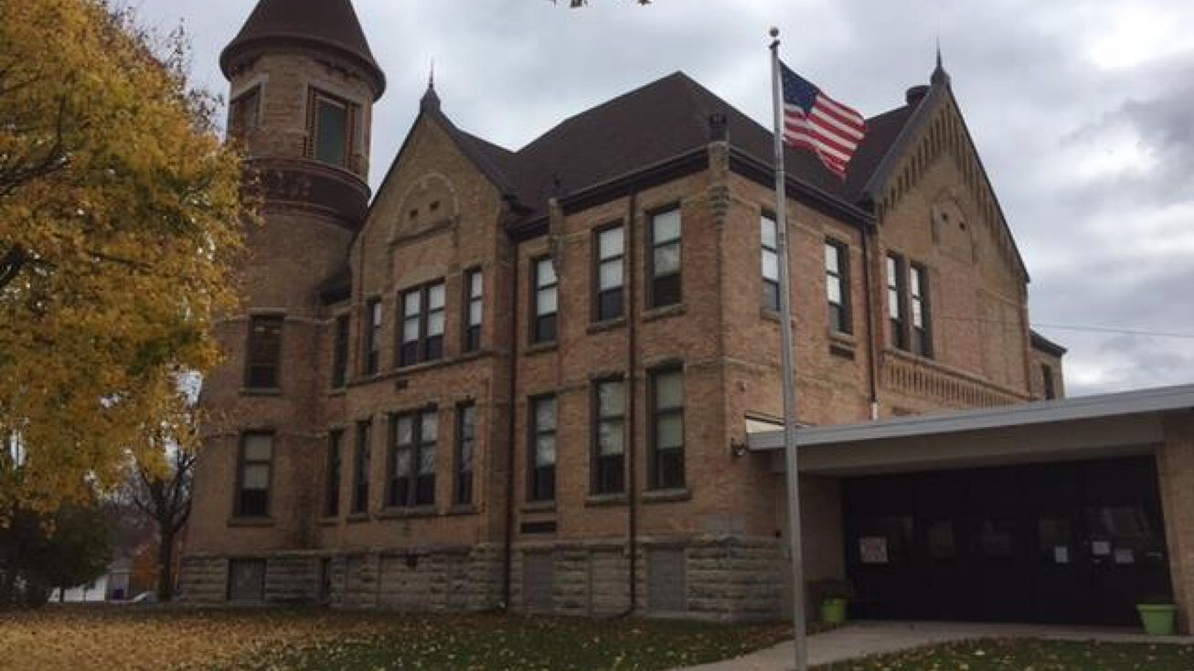 109 E. 8th Street, Kaukauna, WI 54130 Office Property for Sale 109