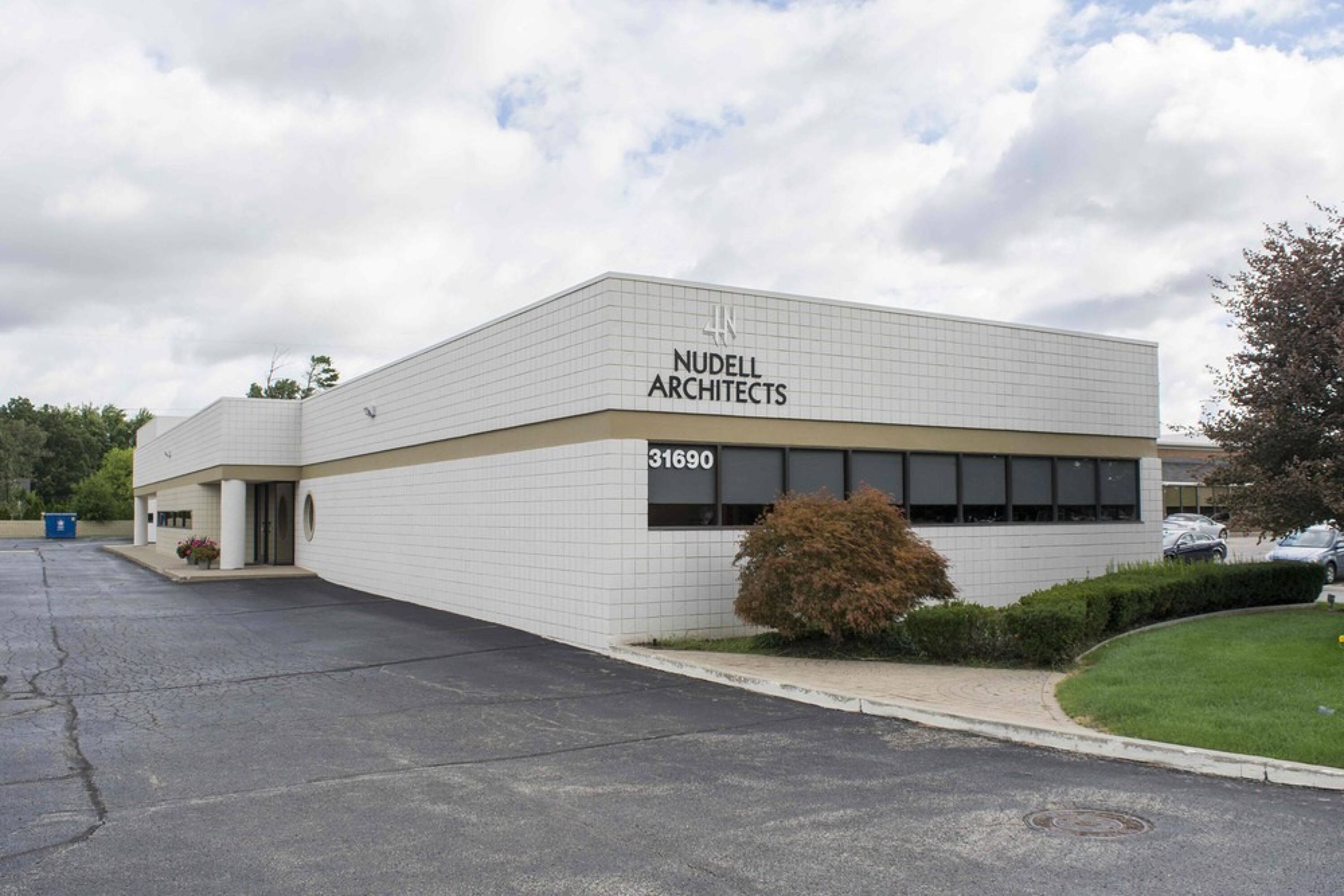 31690 W 12 Mile Rd, Farmington Hills, MI 48334